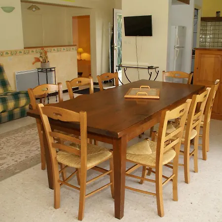 Σπίτι διακοπών Beautiful Holiday In With Hill View Bourdeaux